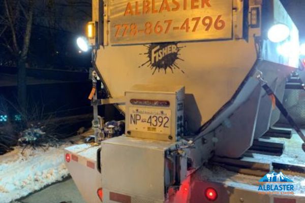 Alblaster snow truck back